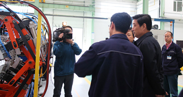 沈陽市人大主任趙長義等領(lǐng)導(dǎo)視察藍(lán)英集團(tuán)